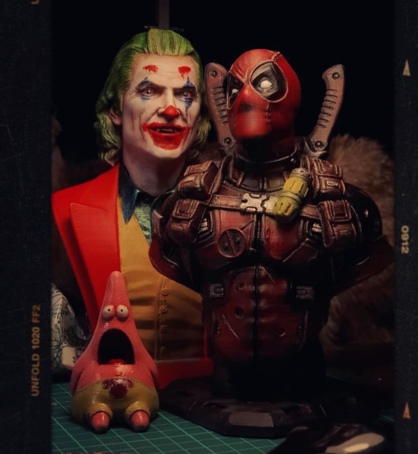 Deadpool Figurine - Marvel Comics